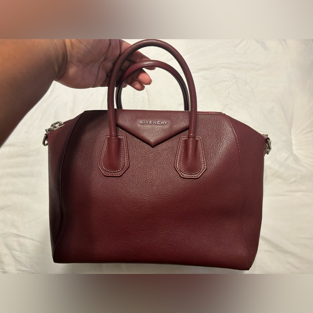 SOLD ! Givenchy Antigona